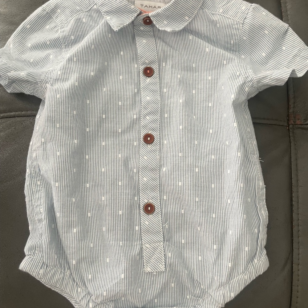 Tahari brand infant onesie and matching hat. New. Never worn. 3-6 months - Picture 7 of 7